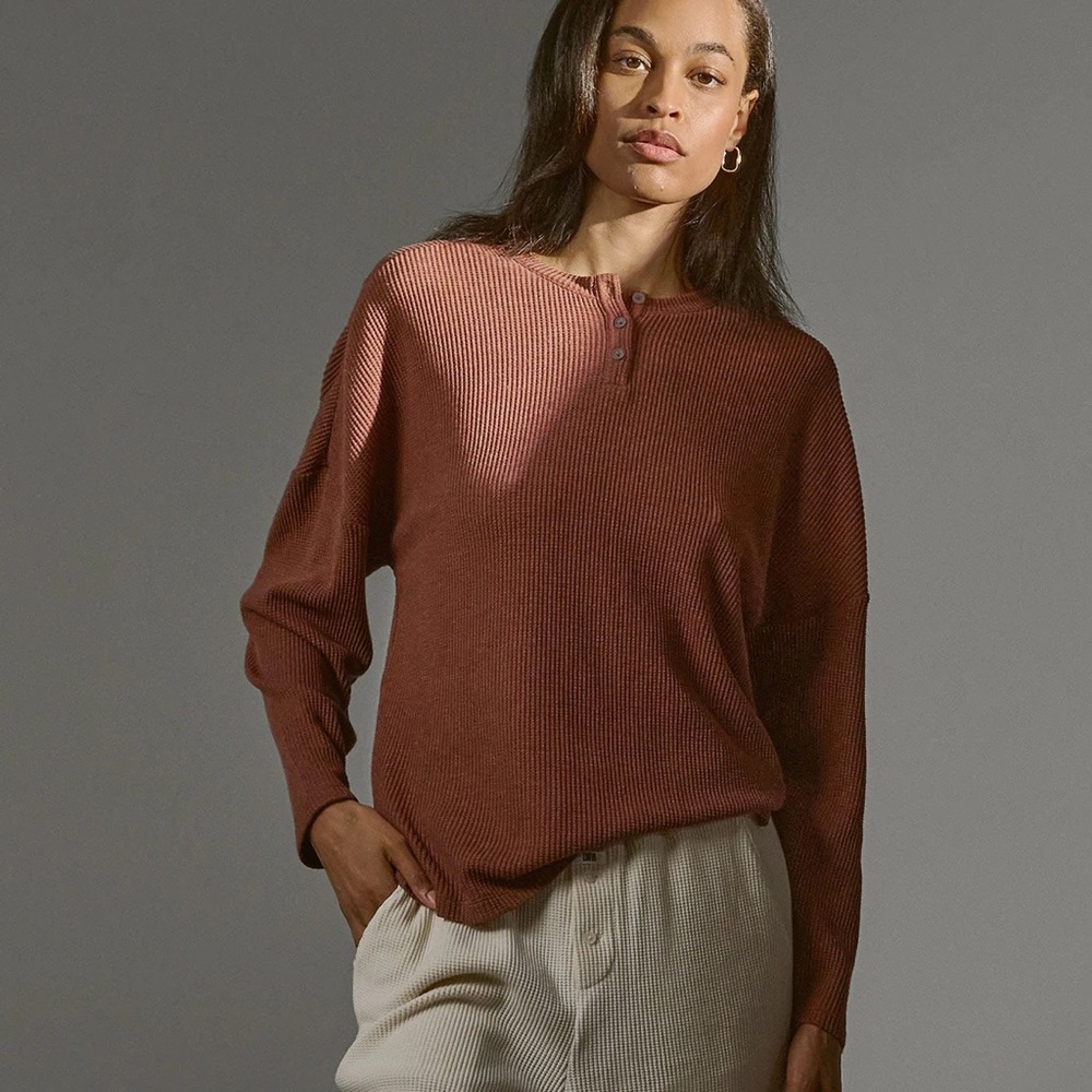 NWT Lunya Restore Thermal Button Front Henley - Medium - Ground Cinnamon Heather